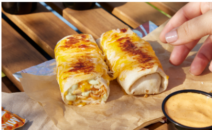 Taco Bell® presenta un nuevo producto: los Cheesy Dipping Burritos para los amantes del dipeo